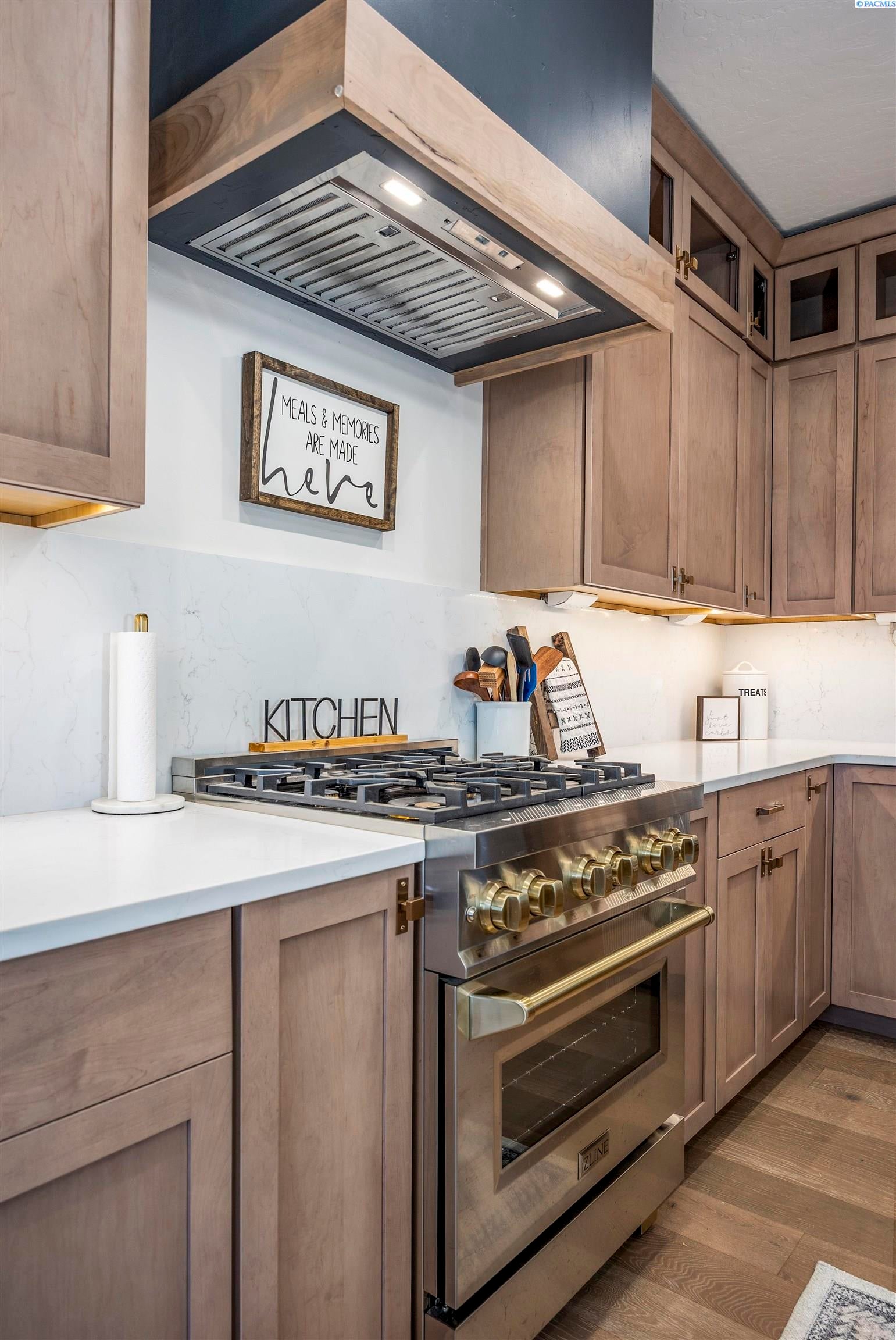 Pasco, Washington, 99301, United States, 4 Bedrooms Bedrooms, ,3 BathroomsBathrooms,Residential,For Sale,2005425