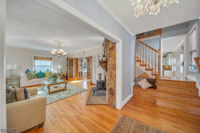 West Orange Twp., New Jersey, 07052, United States, 6 Bedrooms Bedrooms, ,4 BathroomsBathrooms,Residential,For Sale,1934575