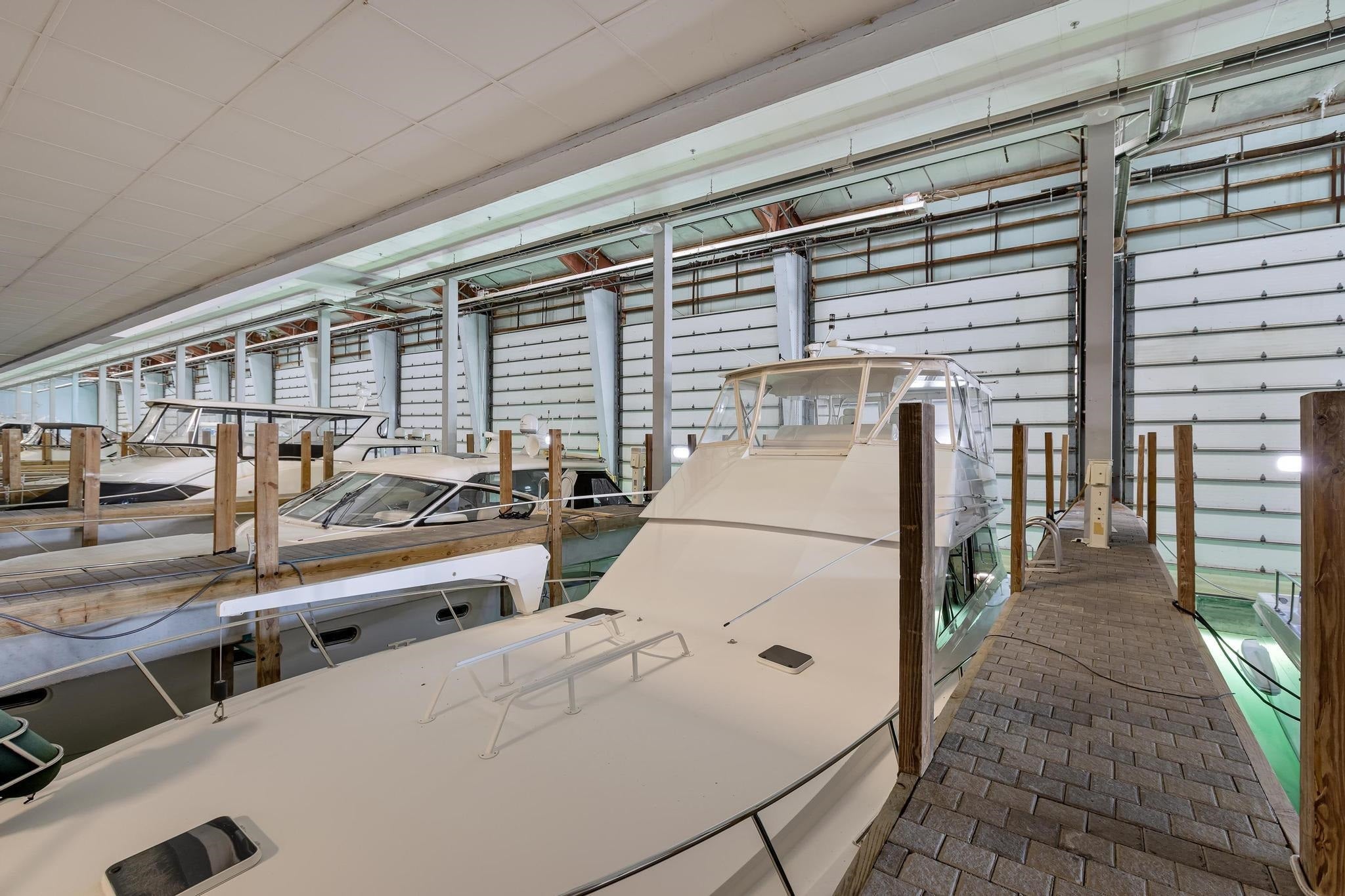 Harrison Twp, Michigan, 48045, United States, 2 Bedrooms Bedrooms, ,3 BathroomsBathrooms,Residential,For Sale,1979598