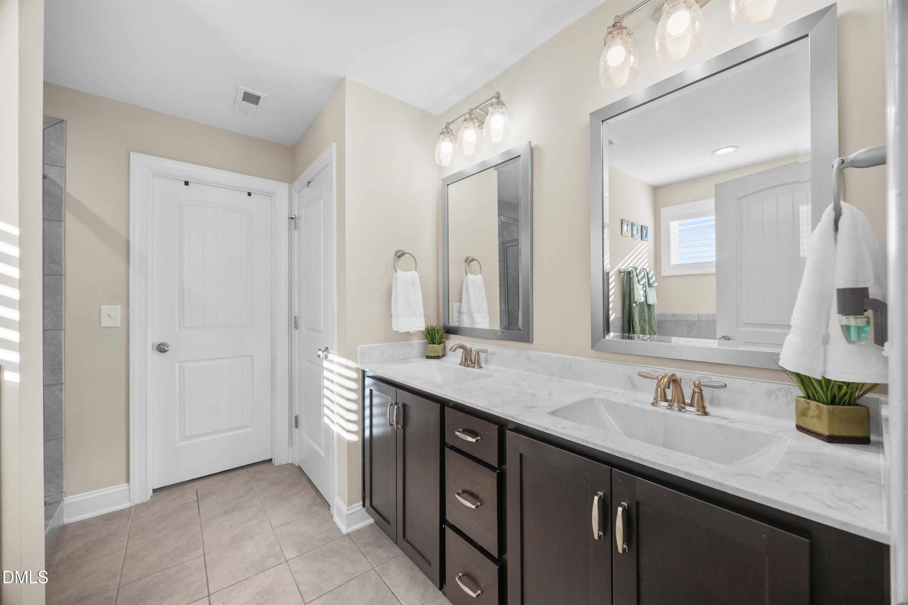 Fuquay Varina, North Carolina, 27526, United States, 5 Bedrooms Bedrooms, ,4 BathroomsBathrooms,Residential,For Sale,1990818