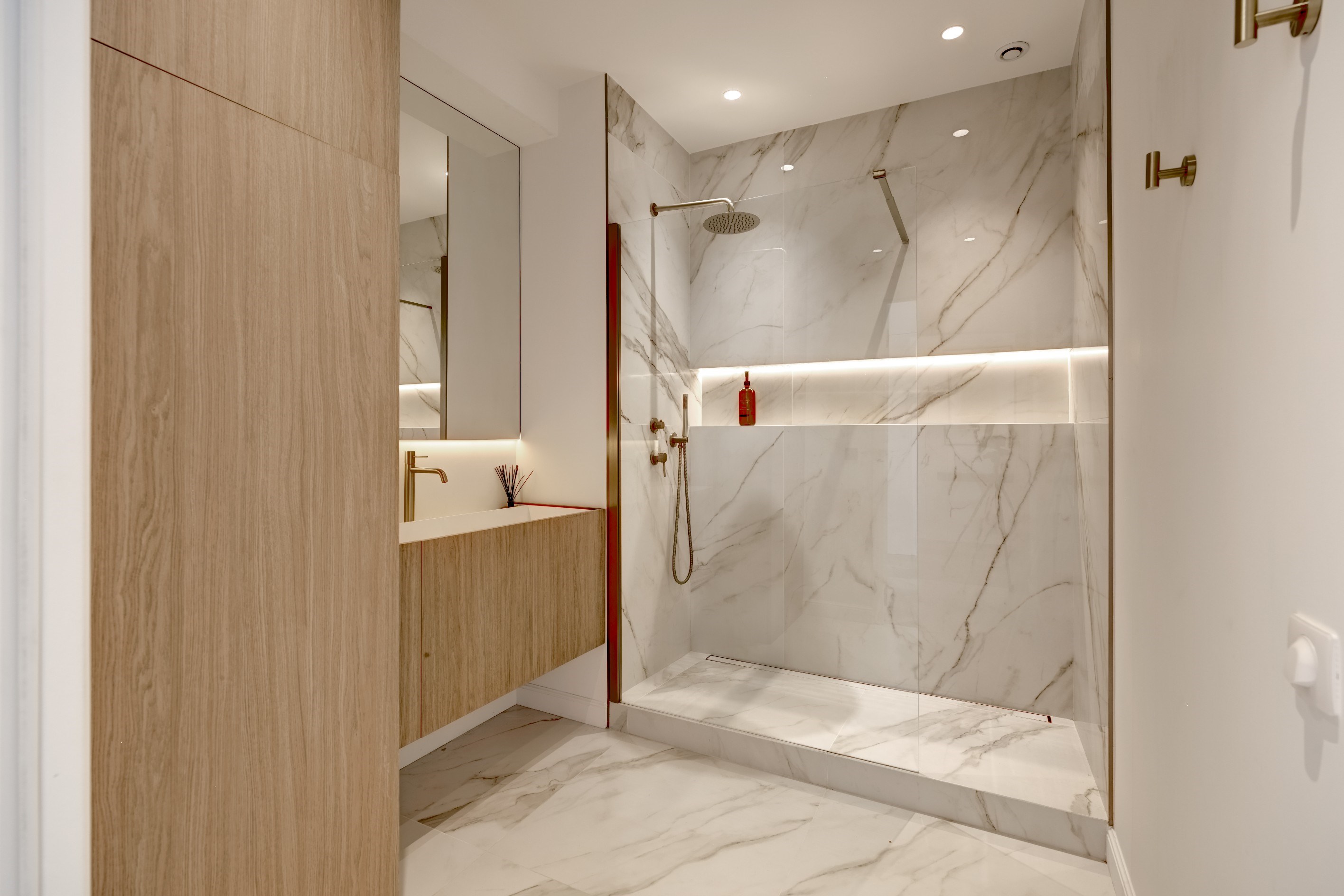  Cannes Basse Californie, renovated three bedroom apartment with balcony and par… - 物件實景