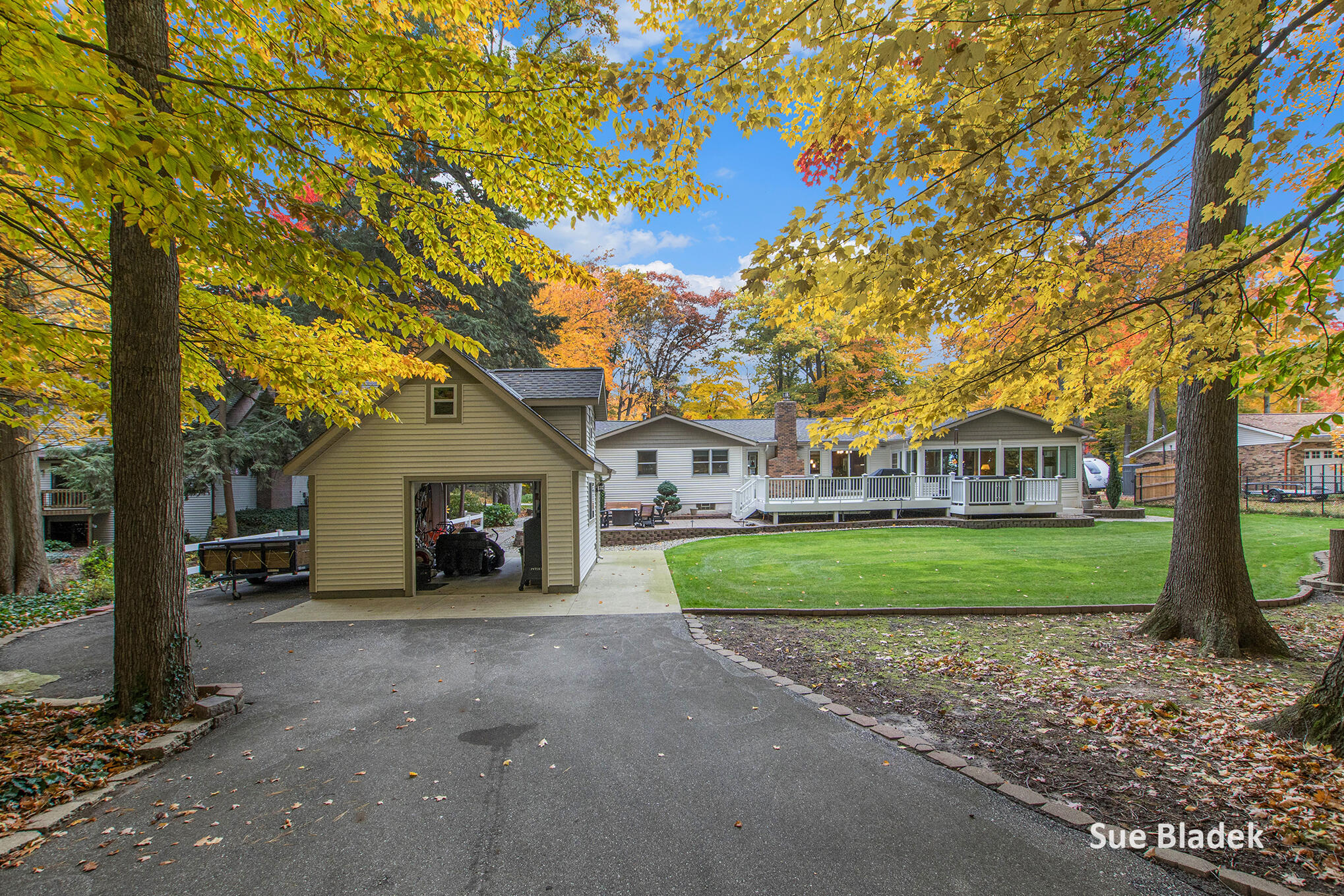 Holland, Michigan, 49424, United States, 3 Bedrooms Bedrooms, ,3 BathroomsBathrooms,Residential,For Sale,1989003