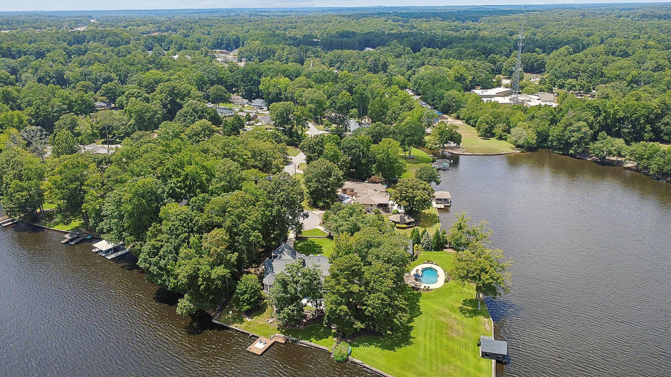  Lake Peachtree