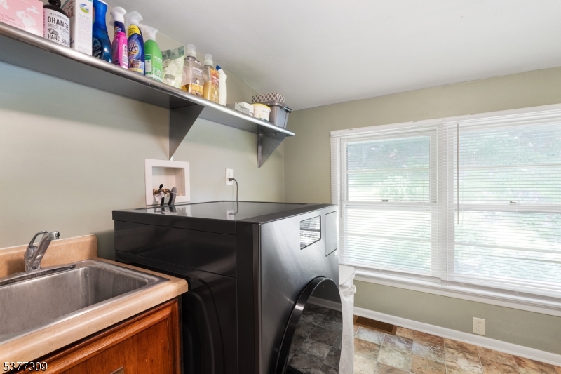 Sparta Twp., New Jersey, 07871, United States, 3 Bedrooms Bedrooms, ,2 BathroomsBathrooms,Residential,For Sale,1910998