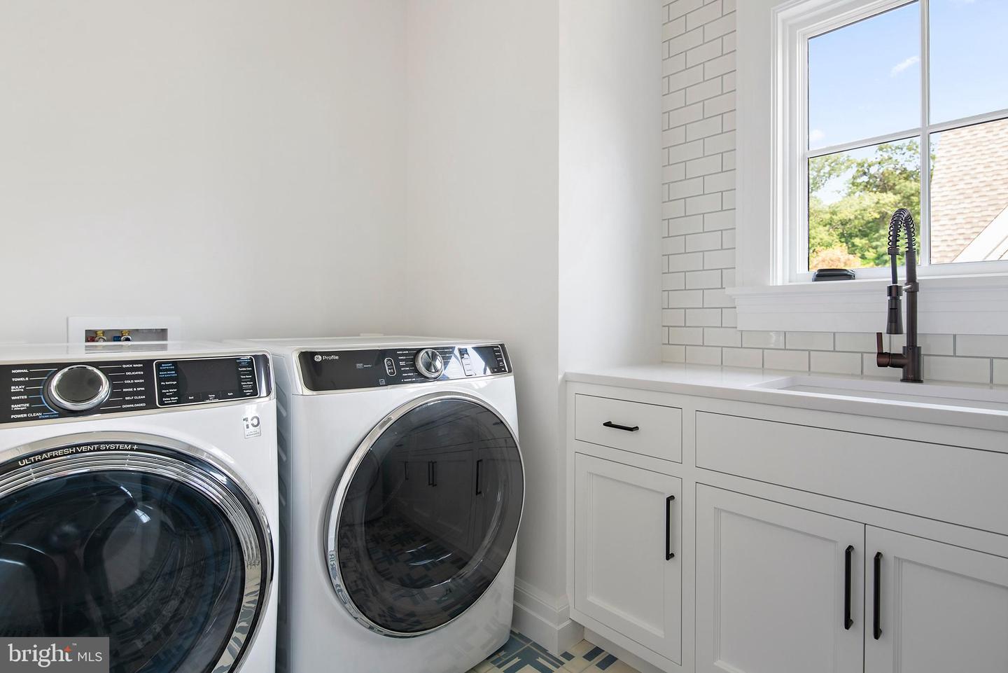 Annapolis, Maryland, 21403, United States, 4 Bedrooms Bedrooms, ,6 BathroomsBathrooms,Residential,For Sale,1940452