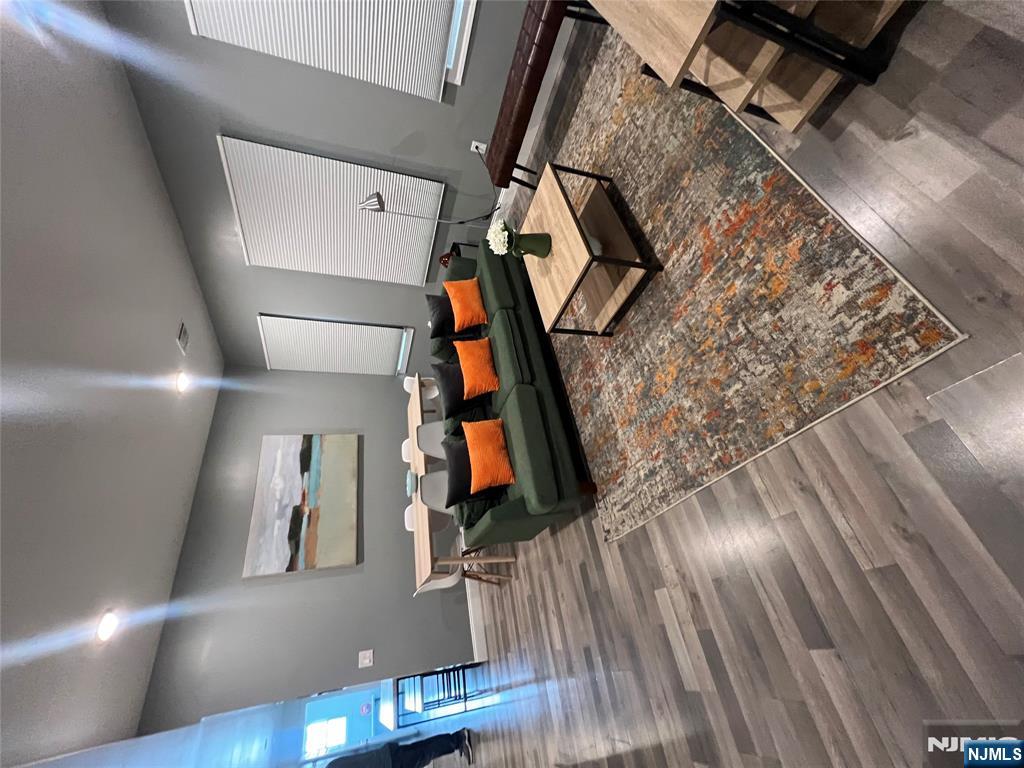 Newark, New Jersey, 07105, United States, 9 Bedrooms Bedrooms, ,6 BathroomsBathrooms,Residential,For Sale,1899706