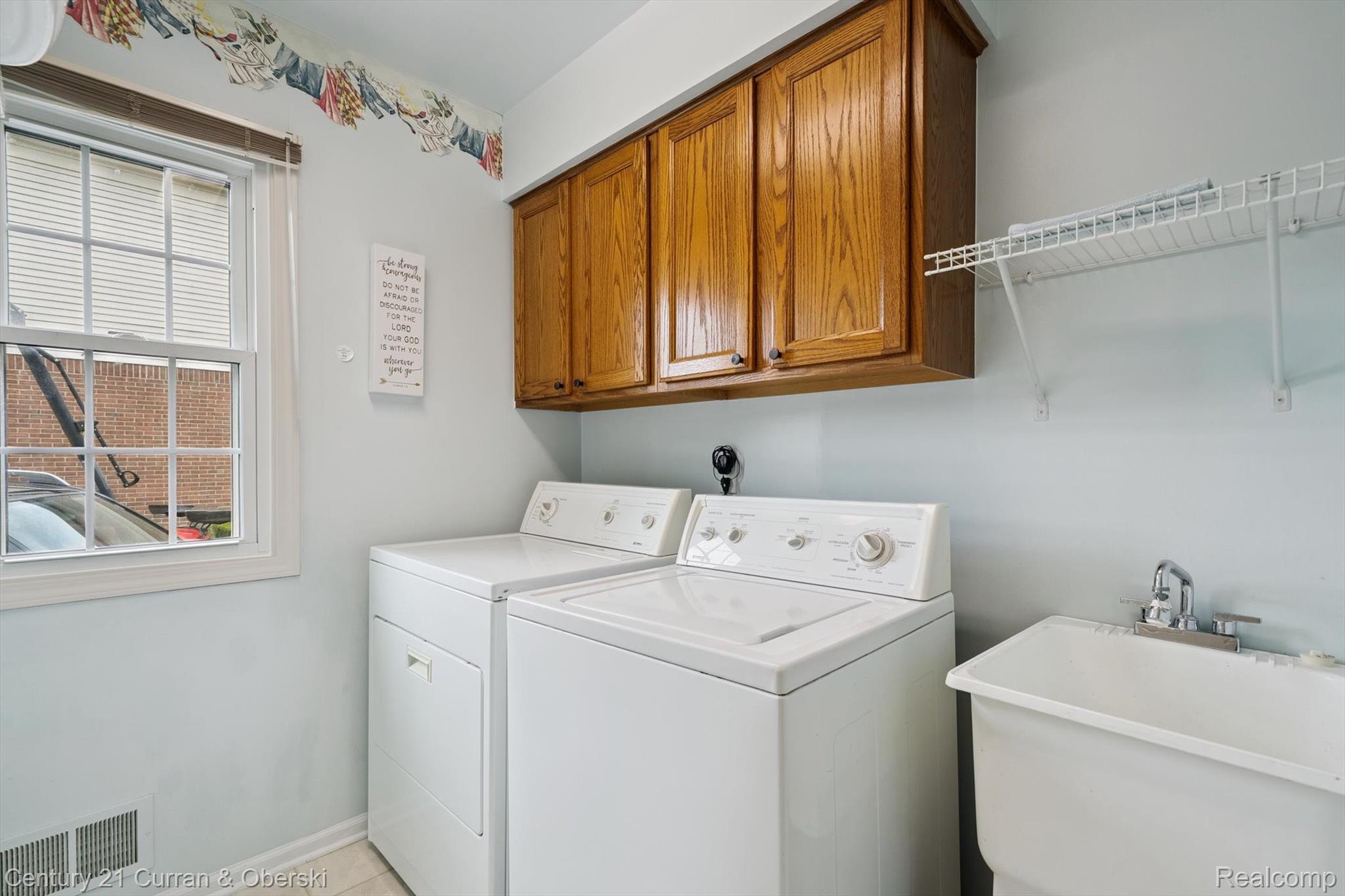 Canton Charter Township, Michigan, 48187, United States, 4 Bedrooms Bedrooms, ,3 BathroomsBathrooms,Residential,For Sale,1977619