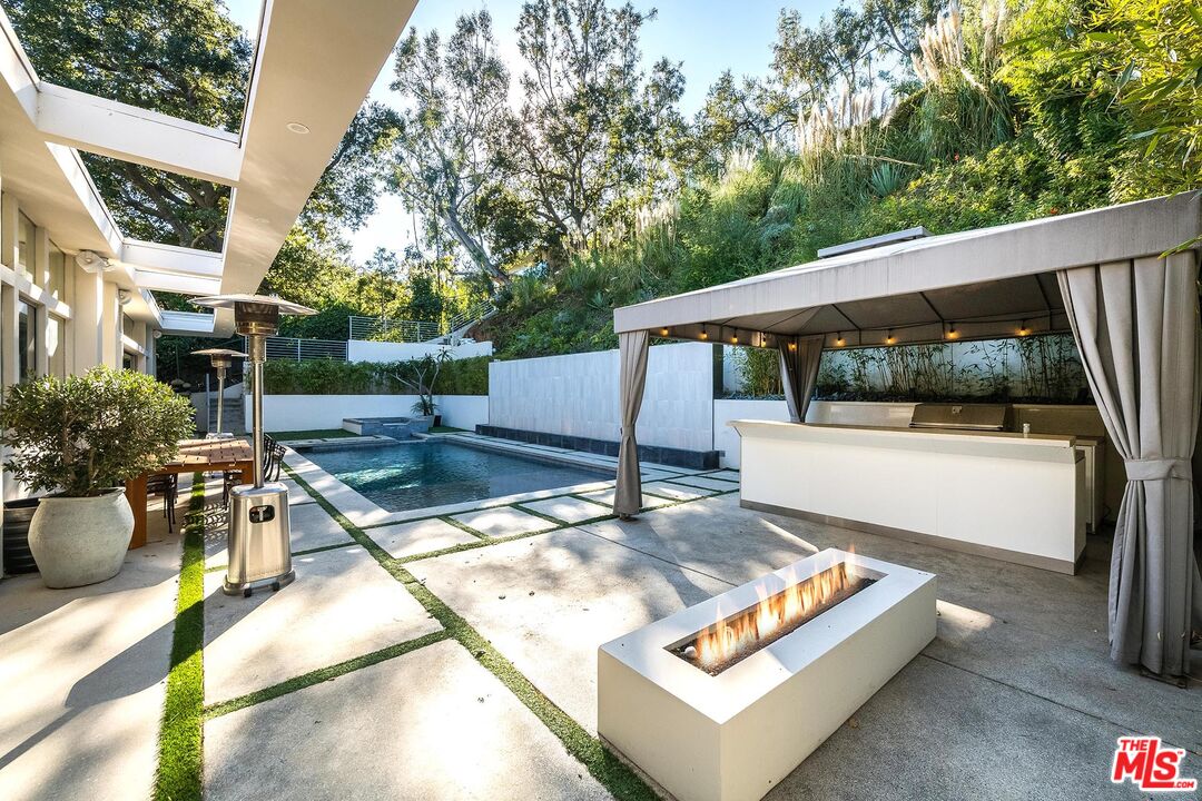 Beverly Hills, California, 90210, United States, 4 Bedrooms Bedrooms, ,5 BathroomsBathrooms,Residential,For Sale,1687212