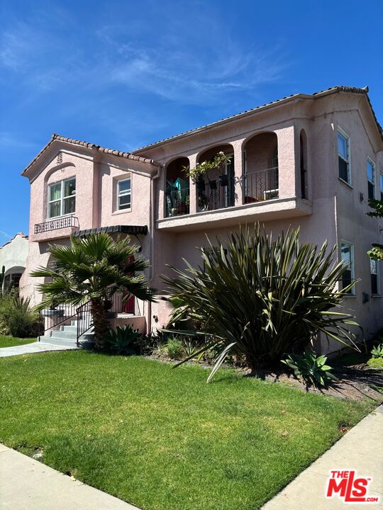 Los Angeles, California, 90016, United States, 10 Bedrooms Bedrooms, ,Residential,For Sale,1939338