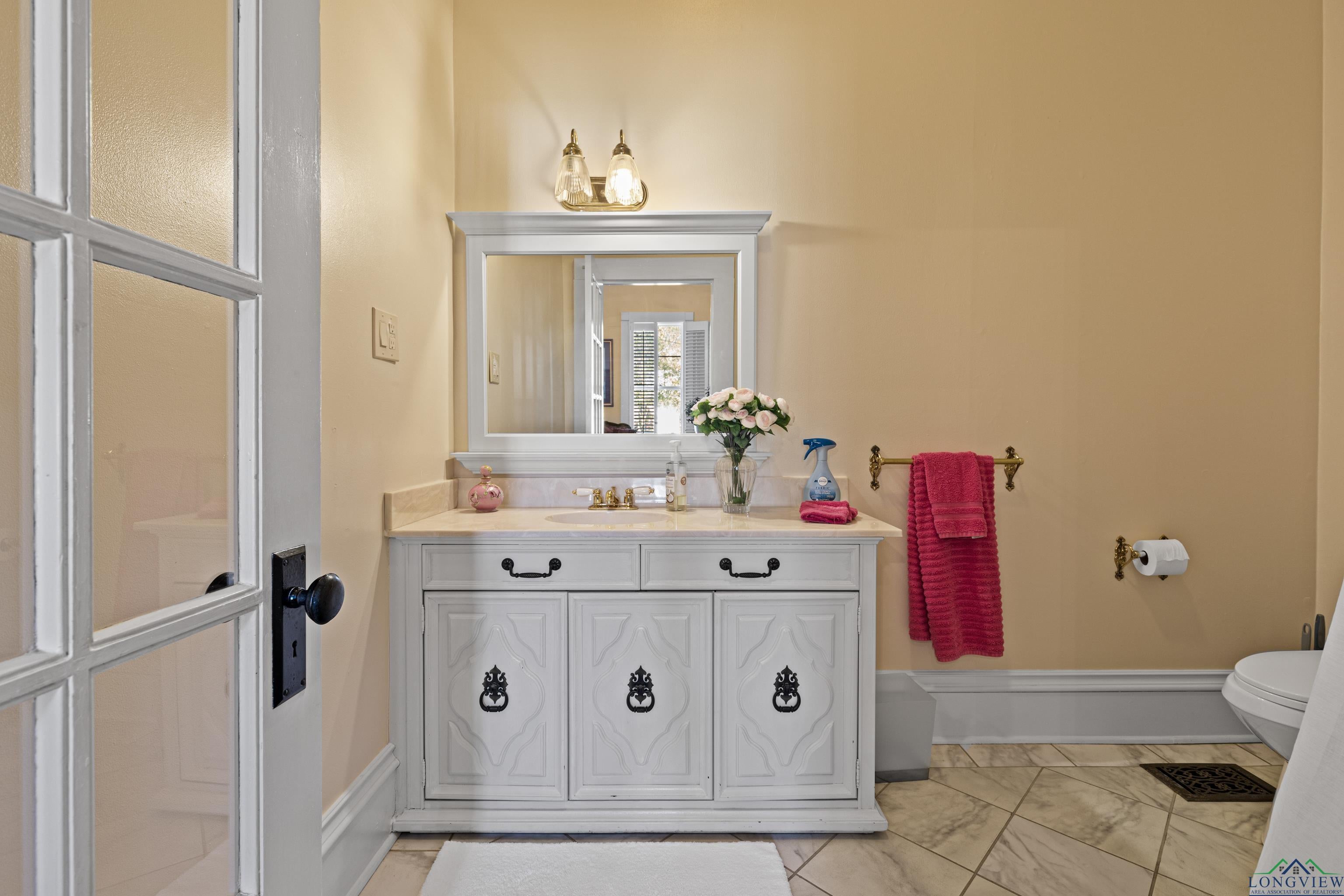 Jefferson, Texas, 75657, United States, 4 Bedrooms Bedrooms, ,4 BathroomsBathrooms,Residential,For Sale,1985697