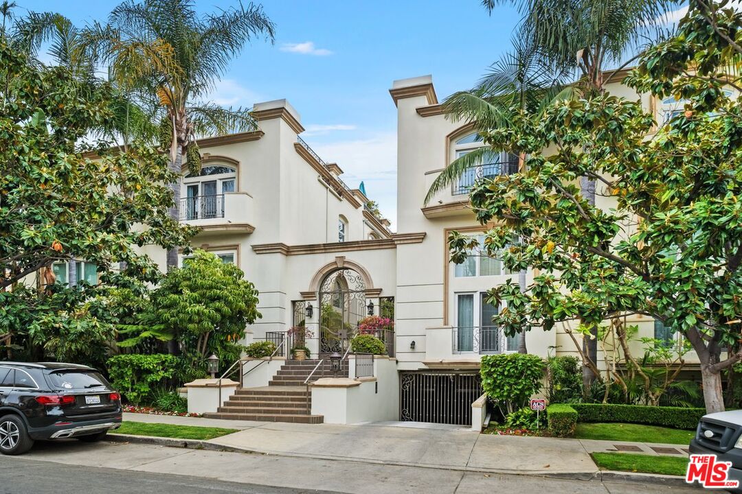 Los Angeles, California, 90049, United States, 4 Bedrooms Bedrooms, ,5 BathroomsBathrooms,Residential,For Sale,1840692