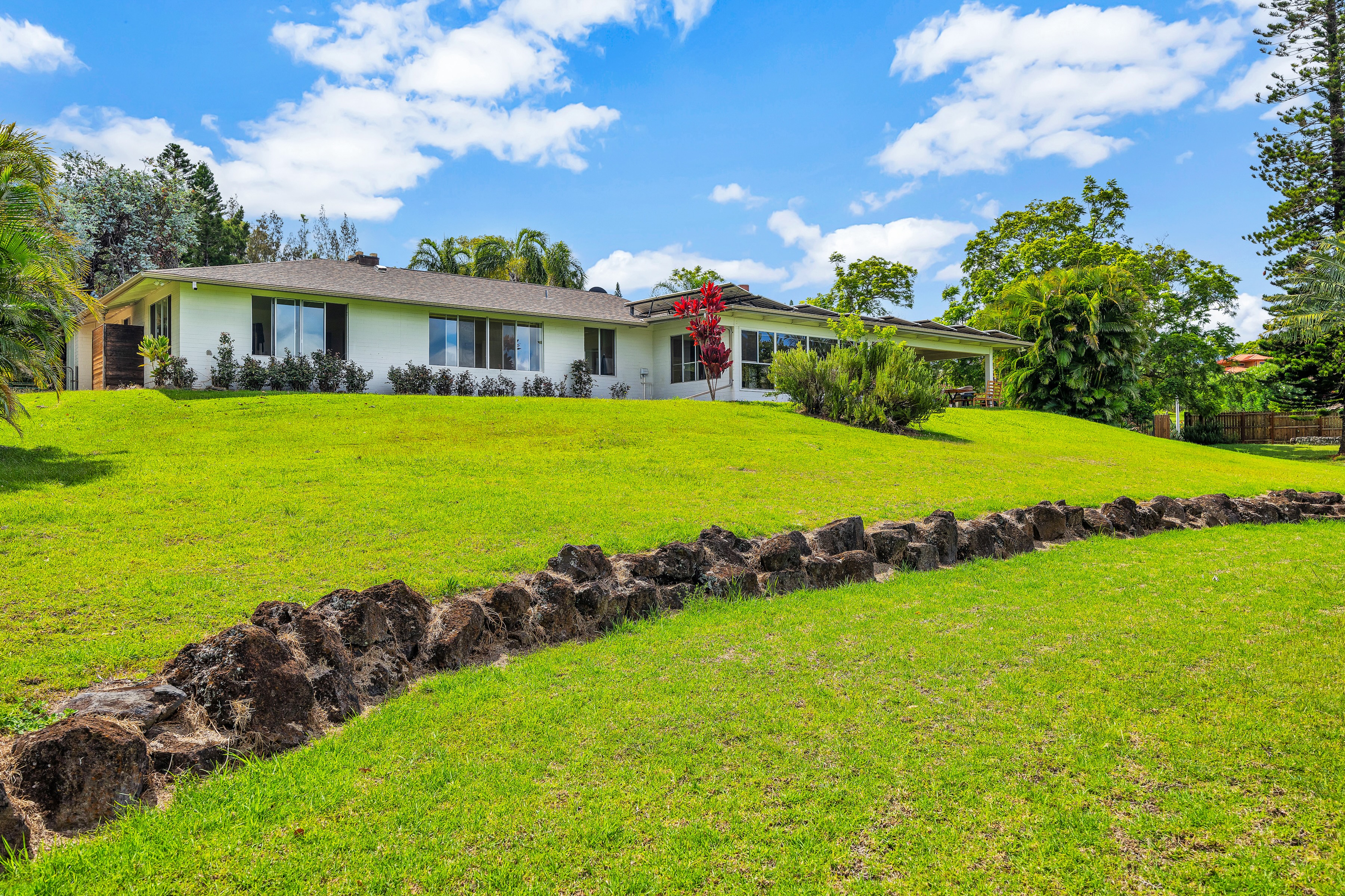  Views stretching  to the West Maui Mountains, ocean, and Haleakala - 物件實景