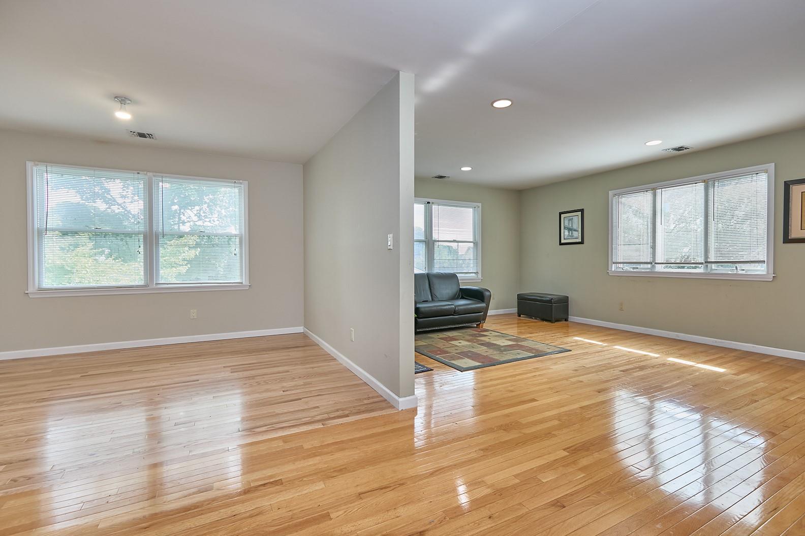 Merrick, New York, 11566, United States, 4 Bedrooms Bedrooms, ,2 BathroomsBathrooms,Residential,For Sale,1923596