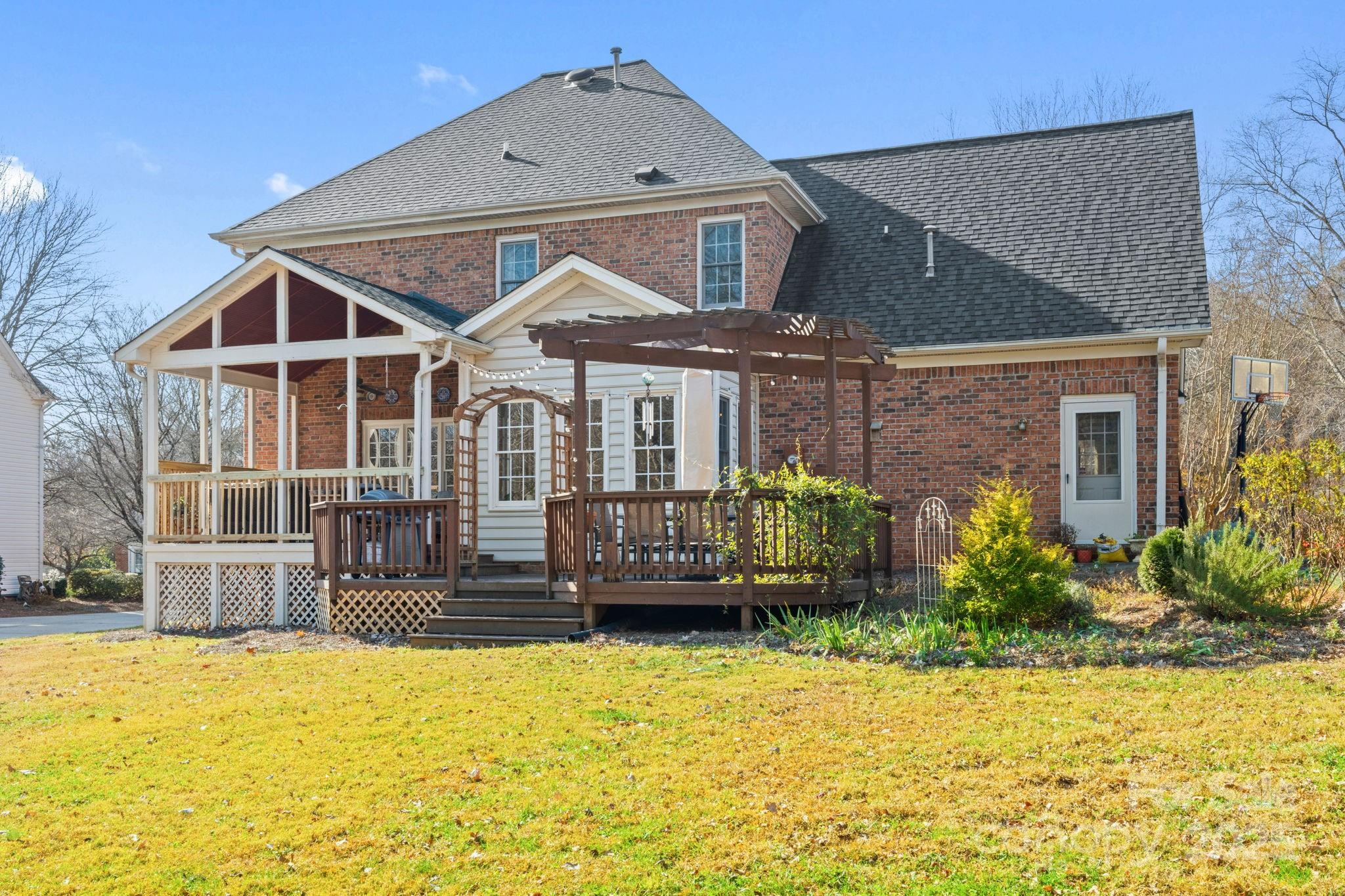 Winston Salem, North Carolina, 27106, United States, 4 Bedrooms Bedrooms, ,3 BathroomsBathrooms,Residential,For Sale,1998924