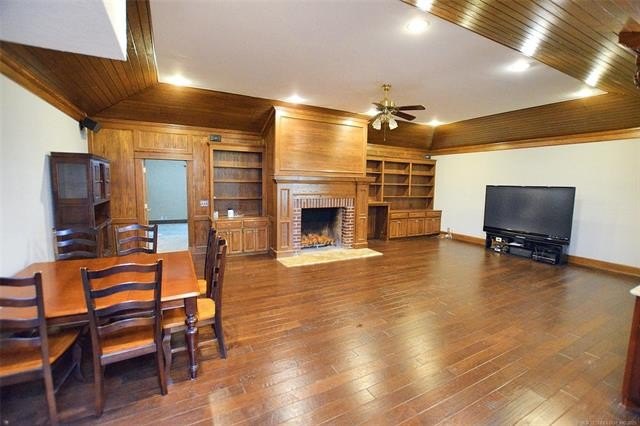 Tahlequah, Oklahoma, 74464, United States, 4 Bedrooms Bedrooms, ,4 BathroomsBathrooms,Residential,For Sale,1975818