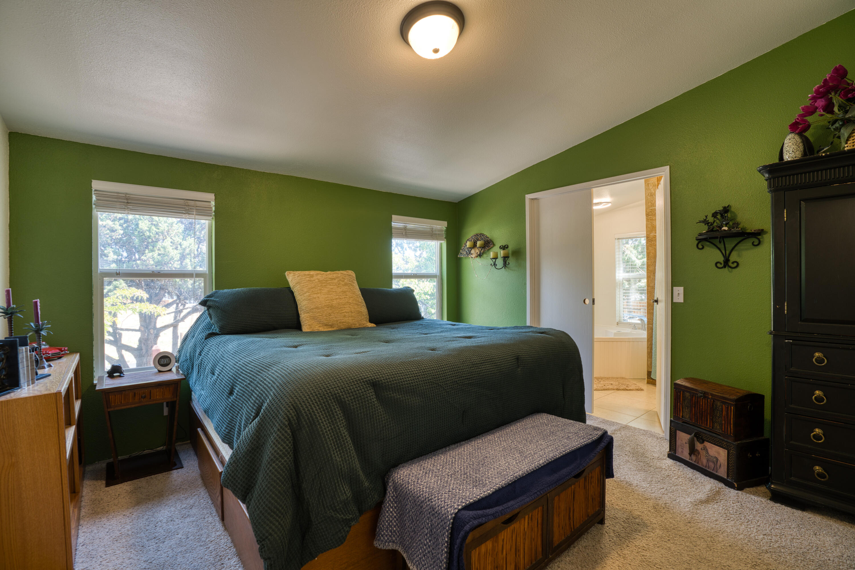 Bend, Oregon, 97701, United States, 3 Bedrooms Bedrooms, ,2 BathroomsBathrooms,Residential,For Sale,1905887
