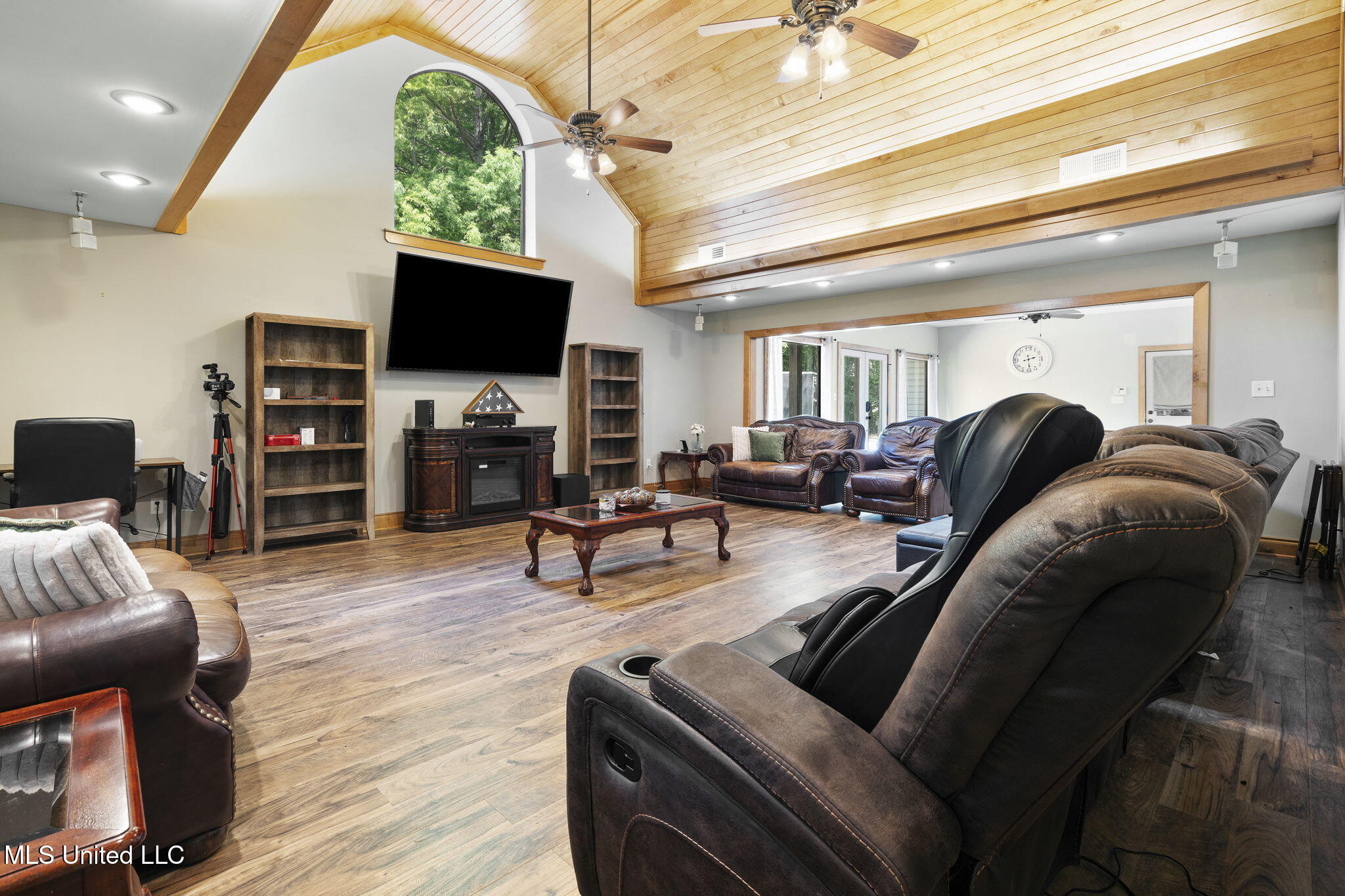 Olive Branch, Mississippi, 38654, United States, 5 Bedrooms Bedrooms, ,3 BathroomsBathrooms,Residential,For Sale,1898355