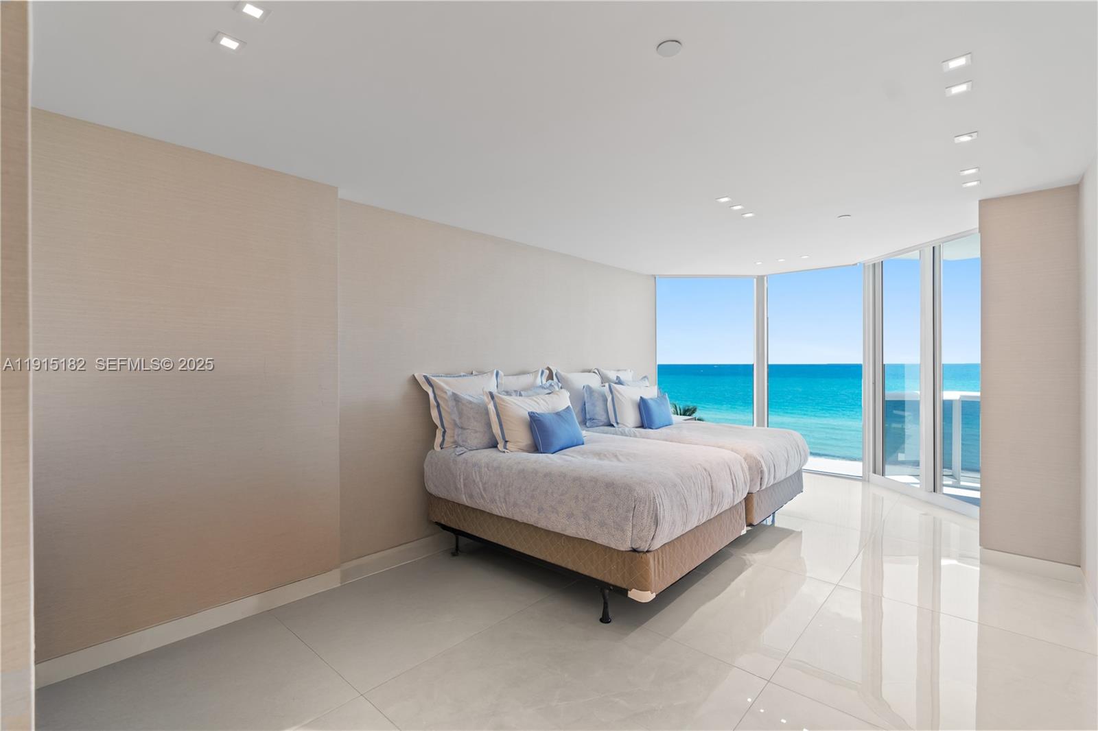 Miami Beach, Florida, 33140, United States, 5 Bedrooms Bedrooms, ,5 BathroomsBathrooms,Residential,For Sale,1997515