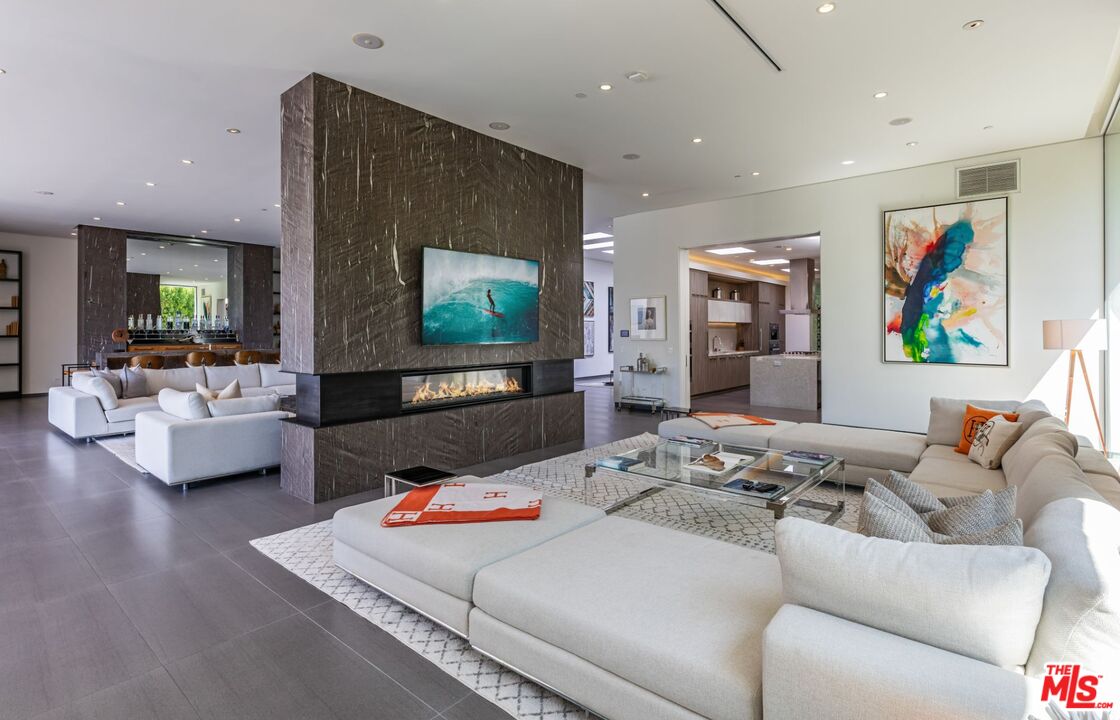 Beverly Hills, California, 90210, United States, 5 Bedrooms Bedrooms, ,9 BathroomsBathrooms,Residential,For Sale,1906570