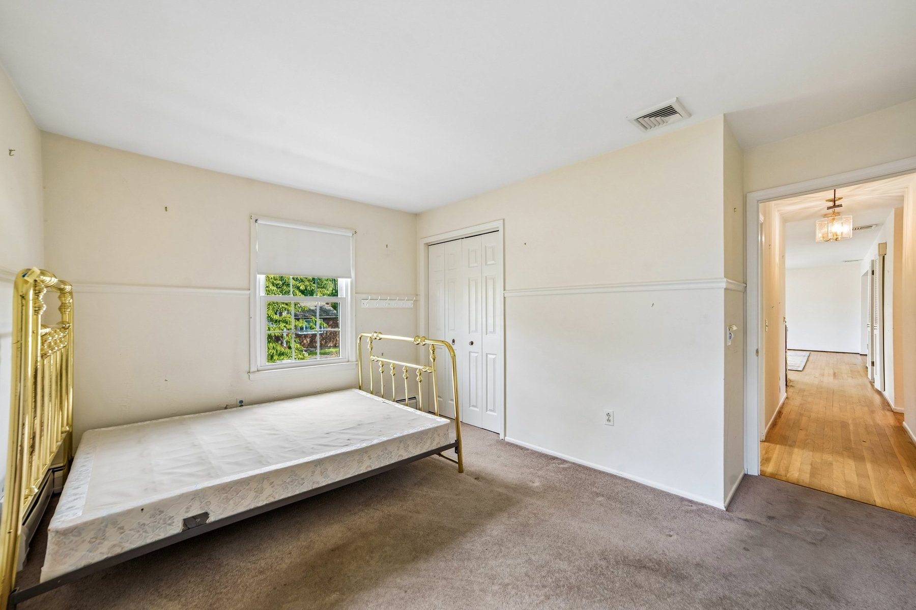  ?Oak Park? Bi-Level Provides Space Location and Long-Term Value - 物件實景