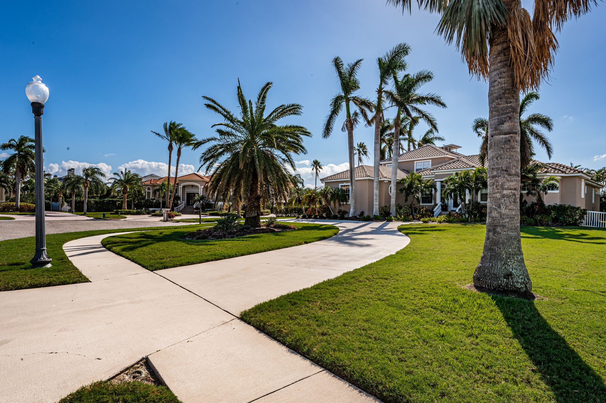 Gulfport, Florida, 33707, United States, 5 Bedrooms Bedrooms, ,4 BathroomsBathrooms,Residential,For Sale,1977633