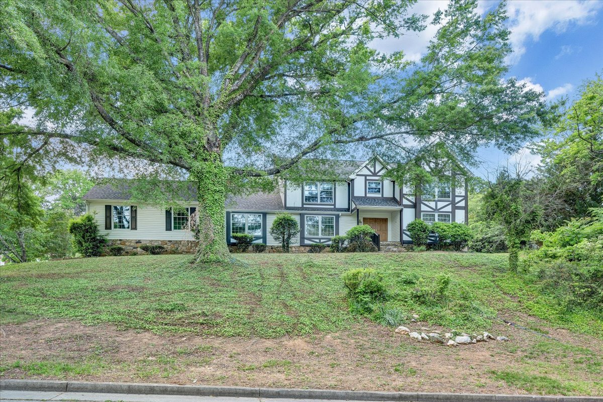 Roanoke, Virginia, 24015, United States, 5 Bedrooms Bedrooms, ,3 BathroomsBathrooms,Residential,For Sale,2043623