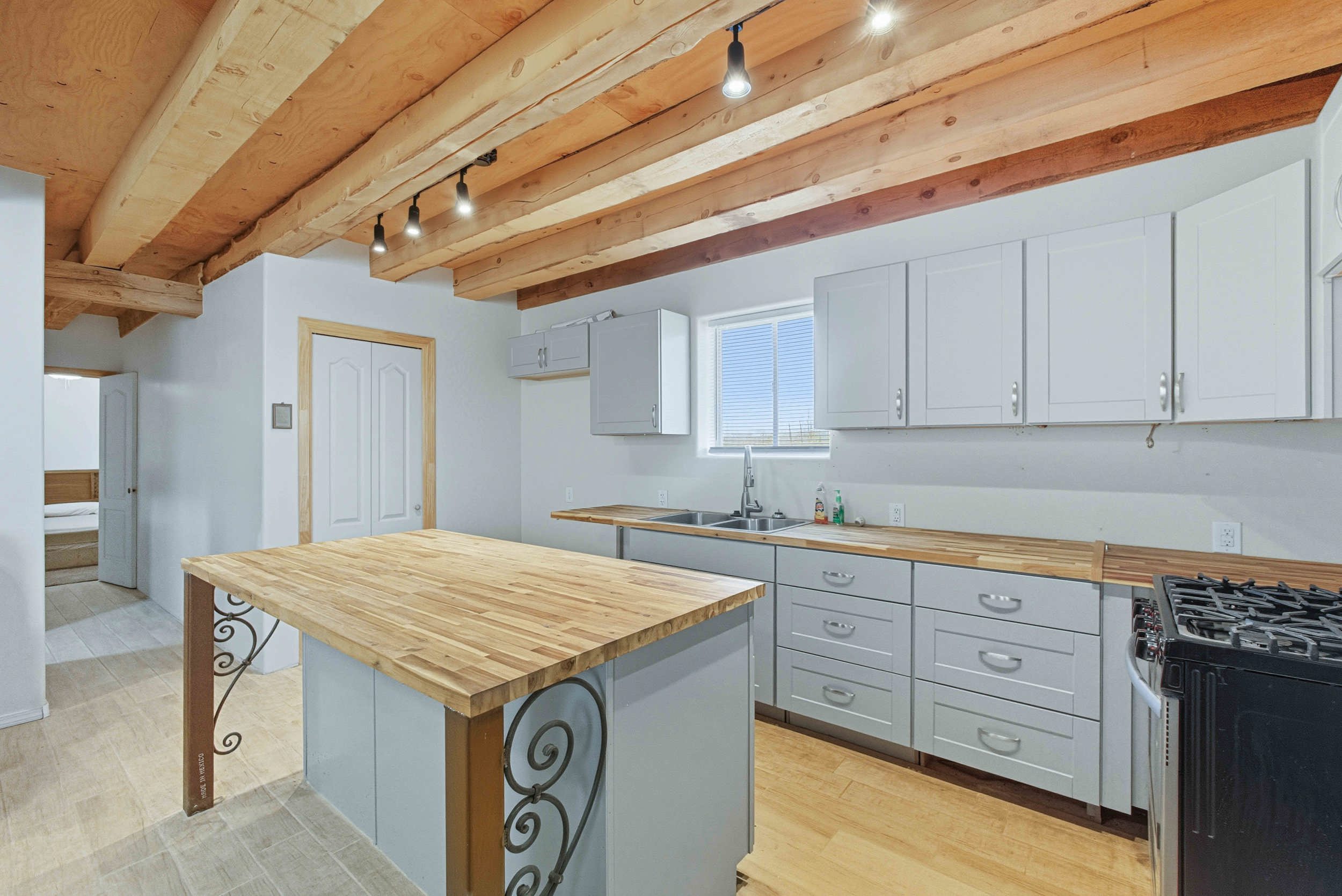 Veguita, New Mexico, 87062, United States, 4 Bedrooms Bedrooms, ,2 BathroomsBathrooms,Residential,For Sale,1974497