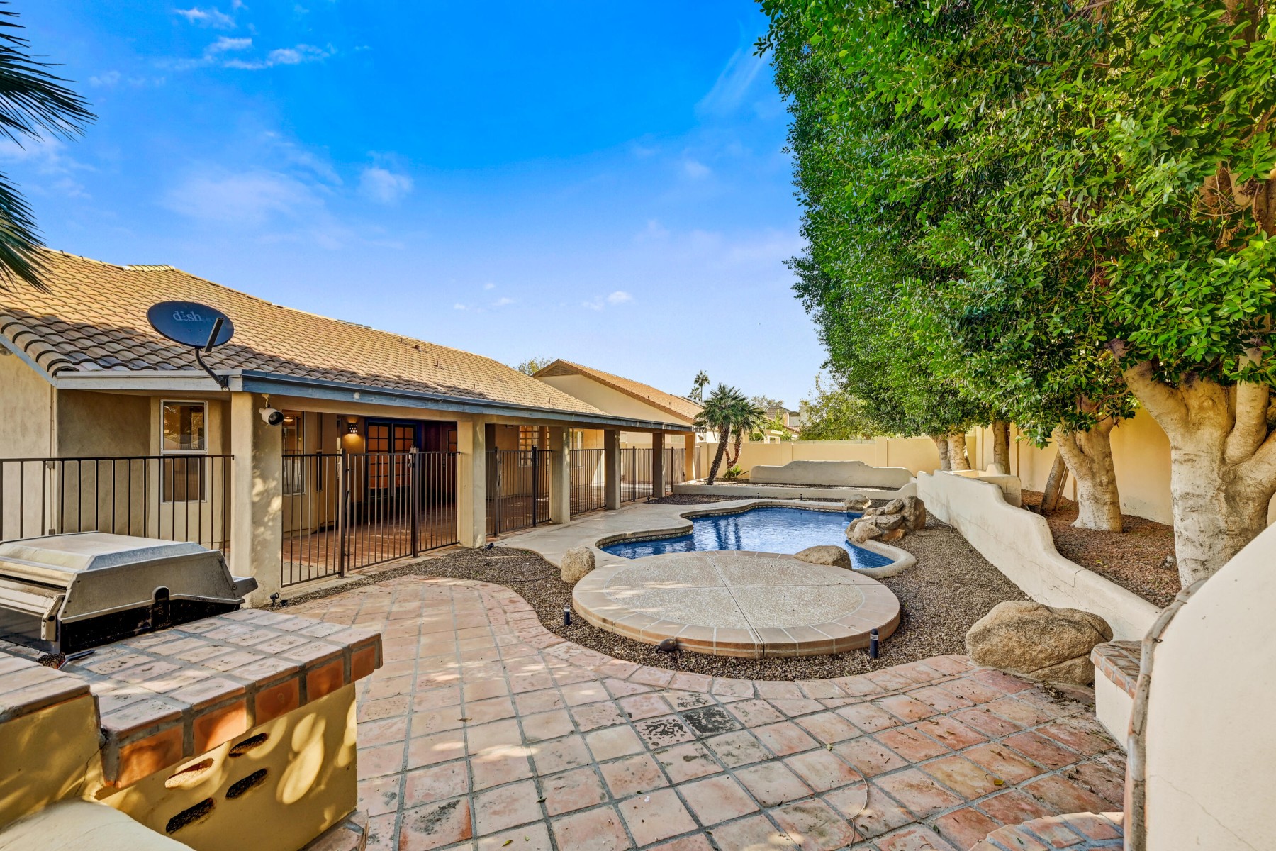  Camelot Village - 物件實景