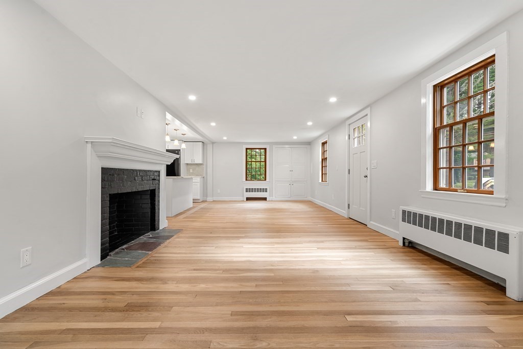 Framingham, Massachusetts, 01701, United States, 3 Bedrooms Bedrooms, ,2 BathroomsBathrooms,Residential,For Sale,1903802