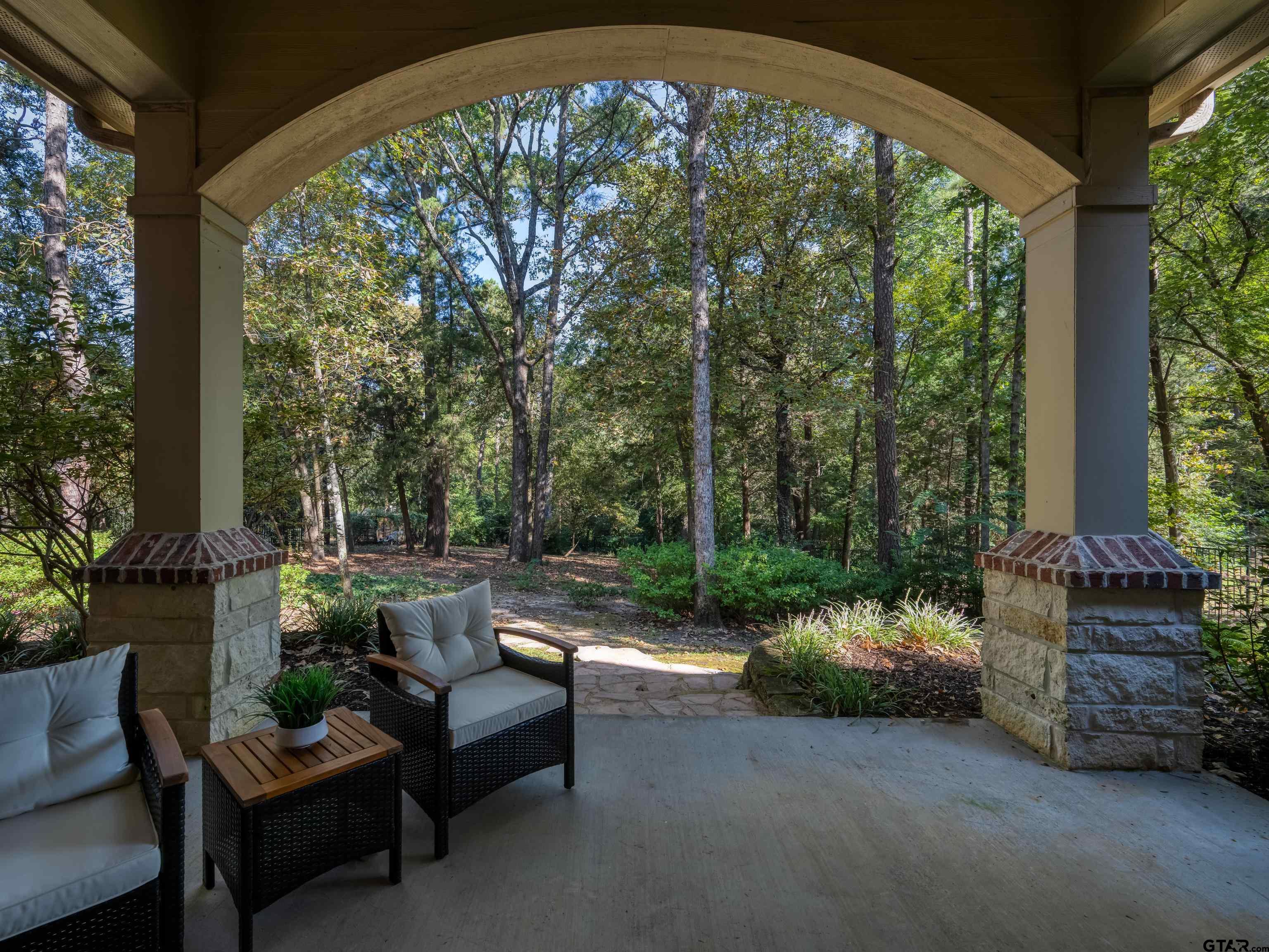 Tyler, Texas, 75703, United States, 4 Bedrooms Bedrooms, ,4 BathroomsBathrooms,Residential,For Sale,1970212