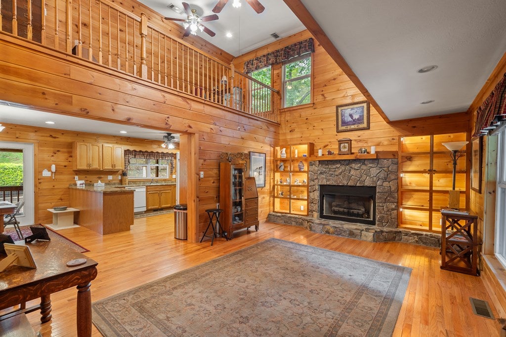 Morganton, Georgia, 30560, United States, 3 Bedrooms Bedrooms, ,3 BathroomsBathrooms,Residential,For Sale,1903694