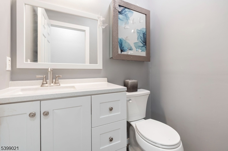 Lafayette Twp., New Jersey, 07848, United States, 5 Bedrooms Bedrooms, ,4 BathroomsBathrooms,Residential,For Sale,2003024