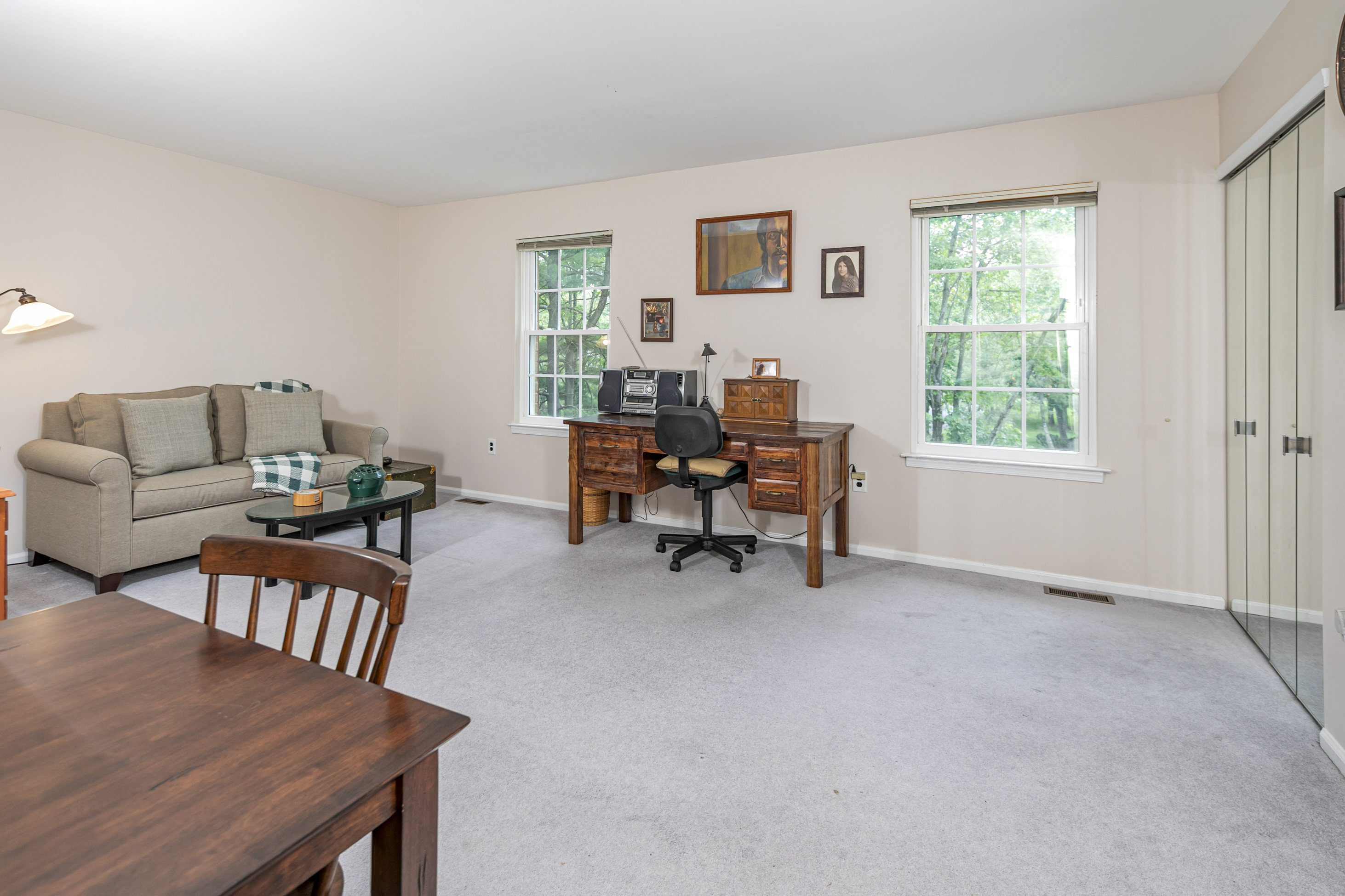  Roomy End-Unit Townhome Steps from Village Park - 物件實景