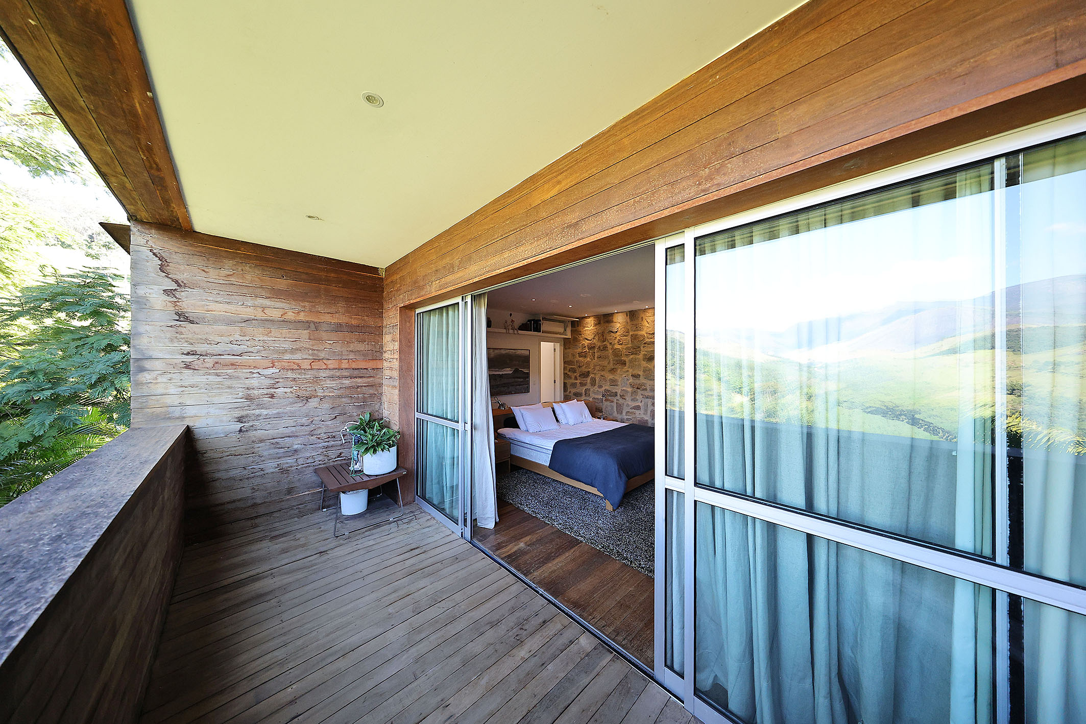  Contemporary estate immersed in nature with panoramic lake views - 物件實景