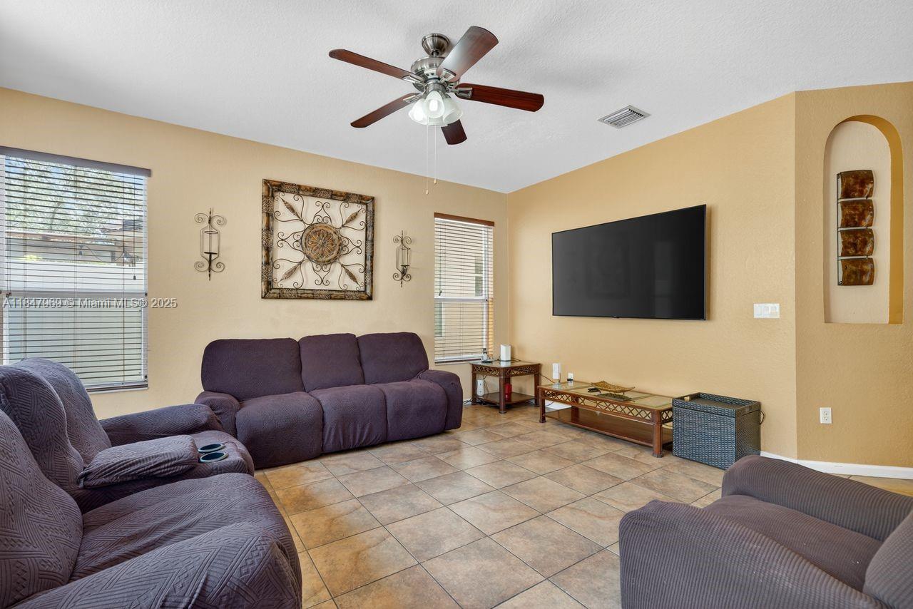 Homestead, Florida, 33033, United States, 7 Bedrooms Bedrooms, ,3 BathroomsBathrooms,Residential,For Sale,1903870