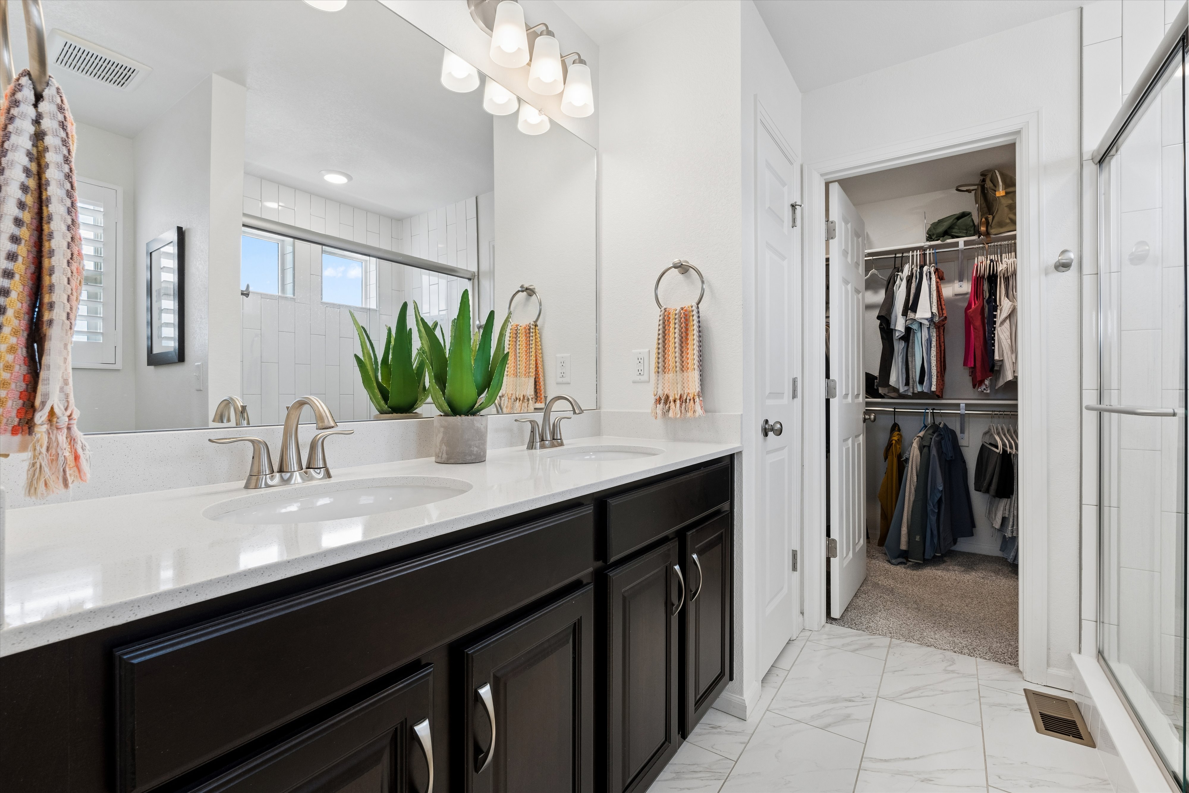  Highly Sought-after Volante Model Carriage House in Erie Highlands - 物件實景