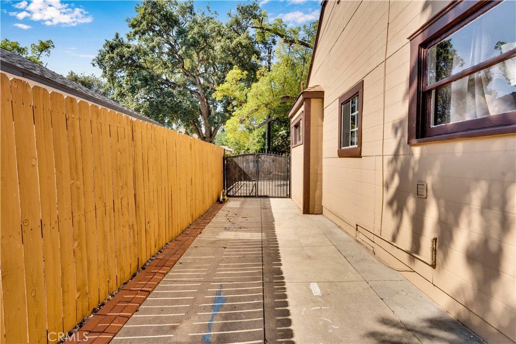 Pasadena, California, 91104, United States, 2 Bedrooms Bedrooms, ,1 BathroomBathrooms,Residential,For Sale,1944799
