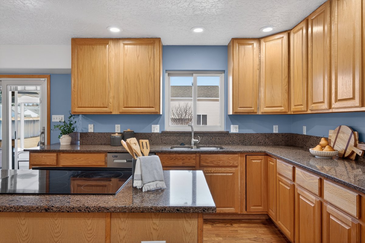 Cheyenne, Wyoming, 82009, United States, 5 Bedrooms Bedrooms, ,2 BathroomsBathrooms,Residential,For Sale,2016553