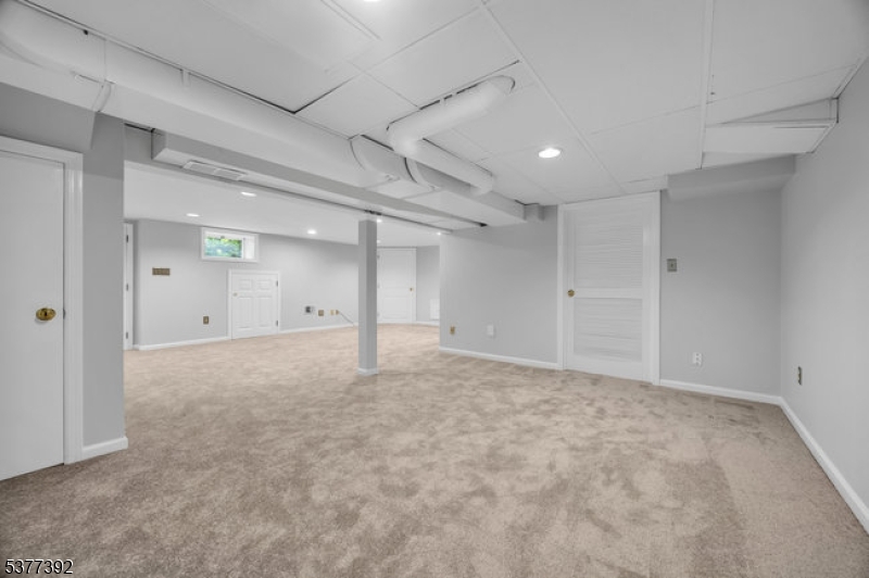 Chatham Twp., New Jersey, 07928, United States, 4 Bedrooms Bedrooms, ,3 BathroomsBathrooms,Residential,For Sale,1926166