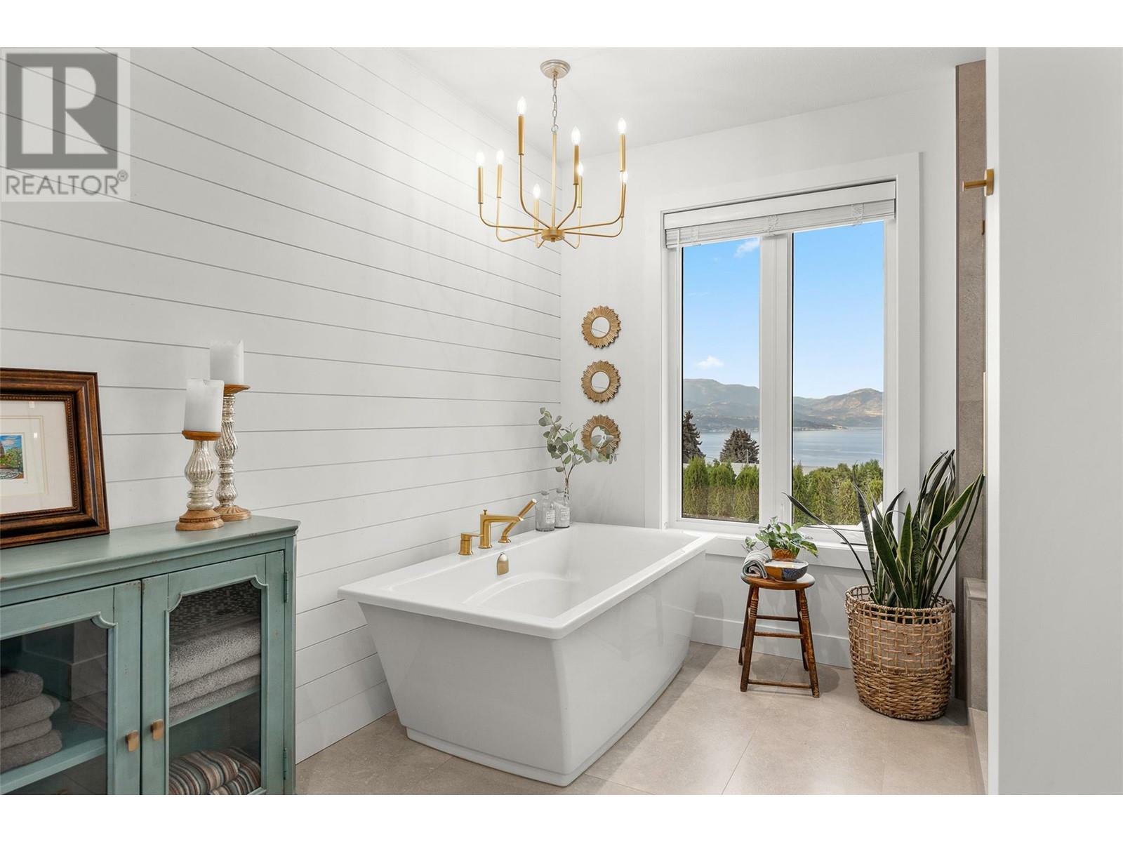 KELOWNA, British Columbia, V1W 4L1, CA, 4 Bedrooms Bedrooms, ,4 BathroomsBathrooms,Residential,For Sale,1838056