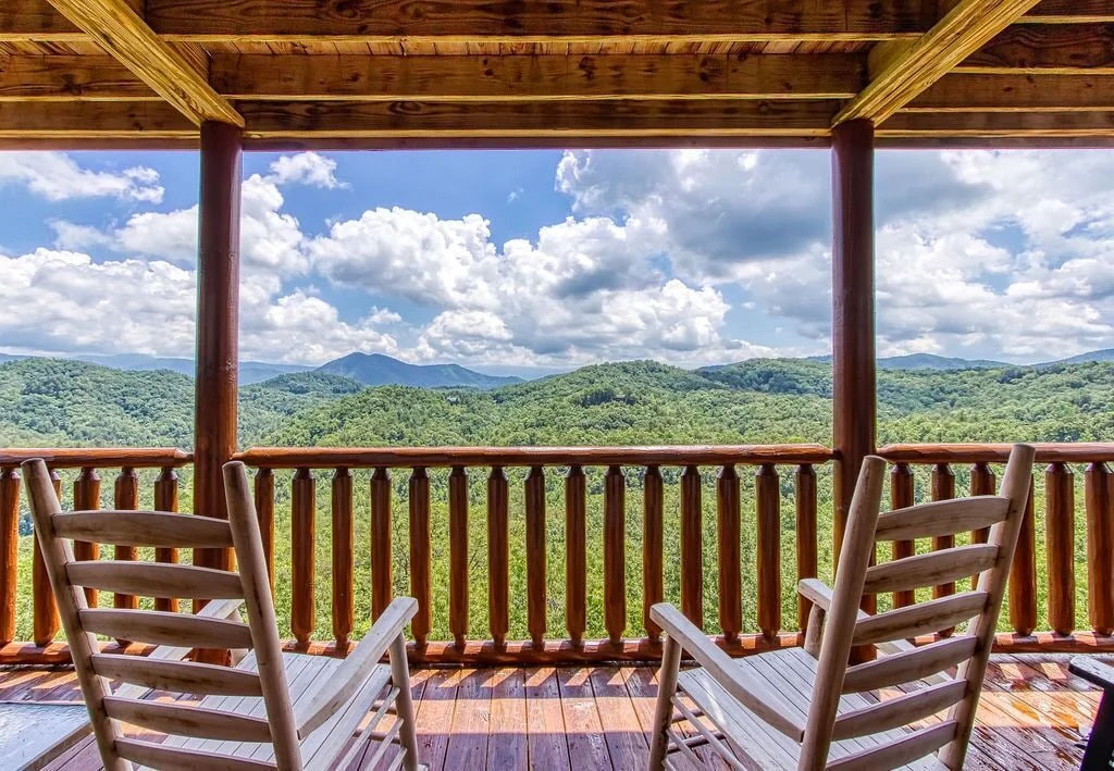 Sevierville, Tennessee, 37862, United States, 3 Bedrooms Bedrooms, ,3 BathroomsBathrooms,Residential,For Sale,1902970