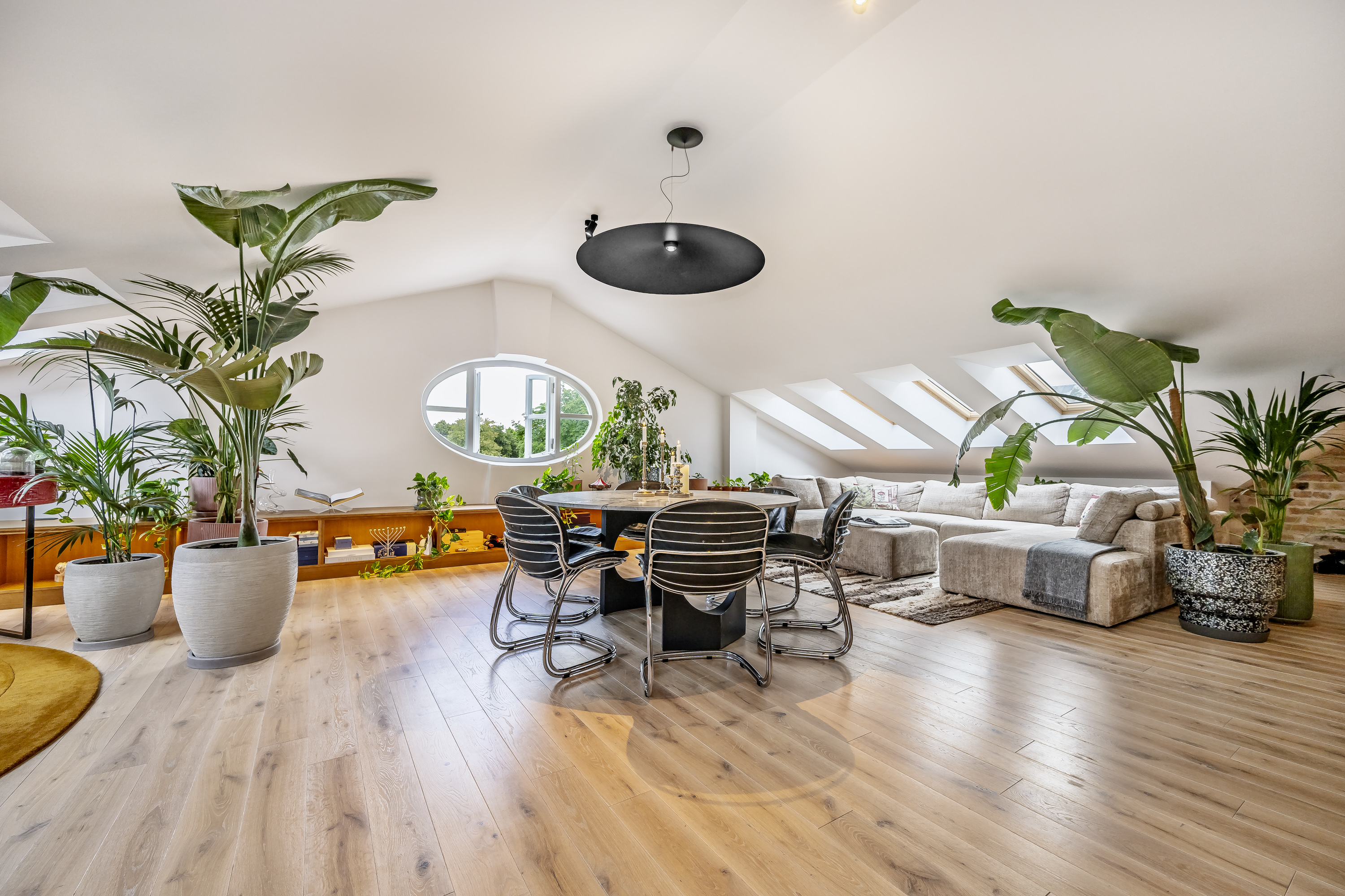  A Timeless Top-Floor Residence in the Heart of Vilnius Old Town - 物件實景