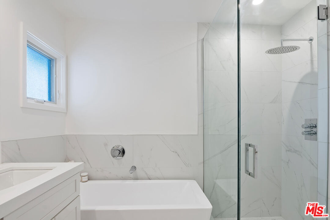 Sherman Oaks, California, 91403, United States, 3 Bedrooms Bedrooms, ,2 BathroomsBathrooms,Residential,For Sale,1940952