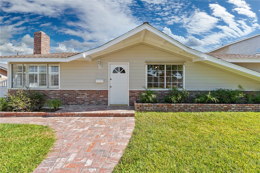 Buena Park, California, 90620, United States, 4 Bedrooms Bedrooms, ,2 BathroomsBathrooms,Residential,For Sale,1987993