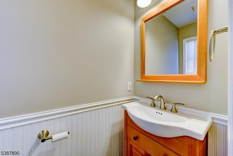 Branchburg Twp., New Jersey, 08876, United States, 4 Bedrooms Bedrooms, ,3 BathroomsBathrooms,Residential,For Sale,1992808