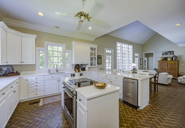 Vicksburg, Mississippi, 39183, United States, 4 Bedrooms Bedrooms, ,4 BathroomsBathrooms,Residential,For Sale,1919653