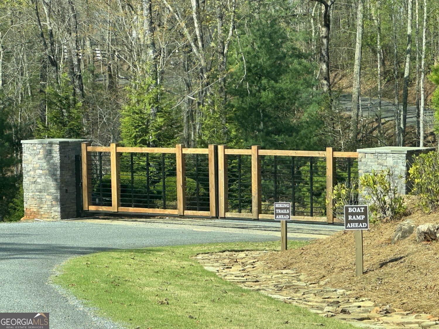 Ellijay, Georgia, 30540, United States, 3 Bedrooms Bedrooms, ,3 BathroomsBathrooms,Residential,For Sale,1858970