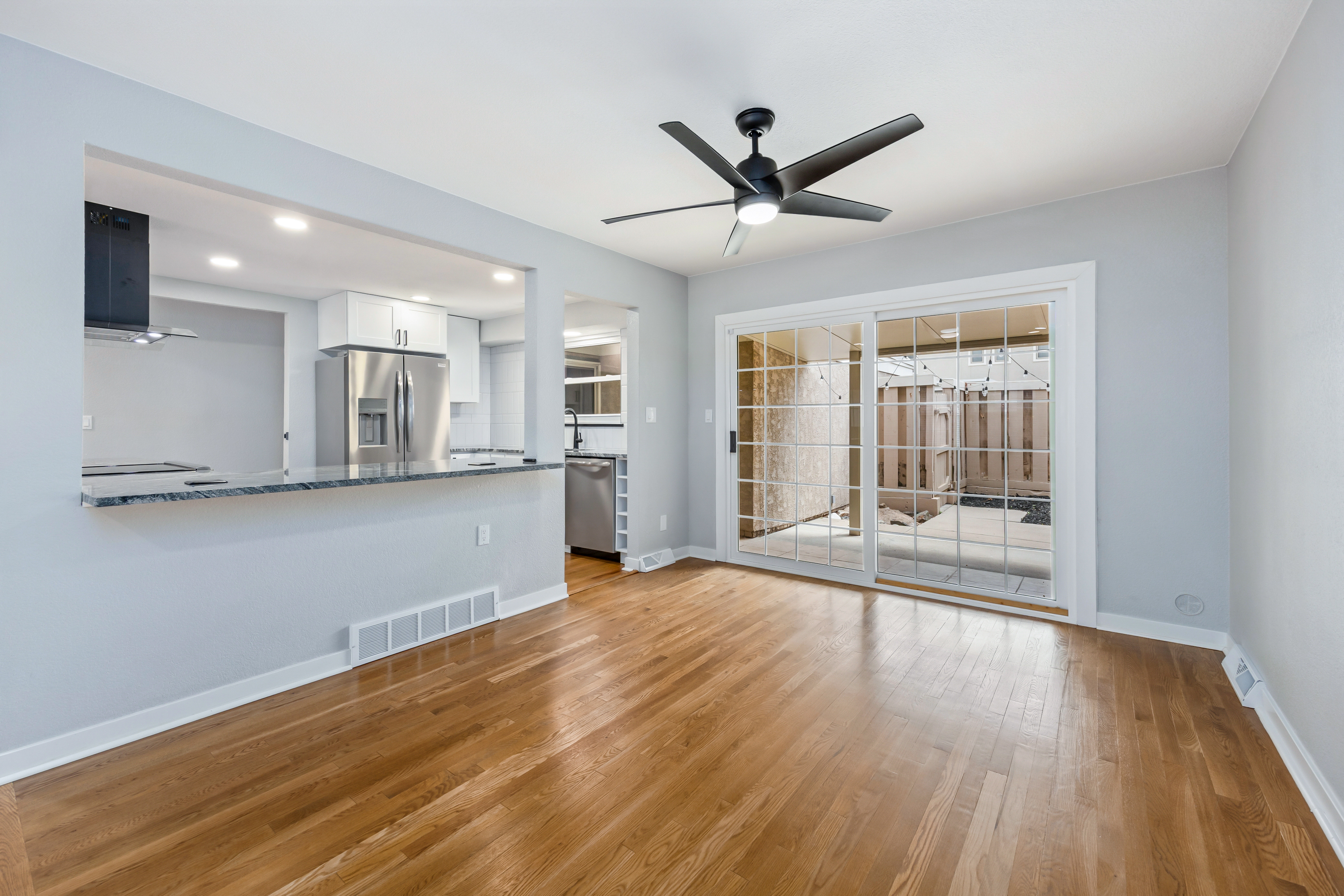  Beautifully renovated home in the desirable Three Fountains community - 物件實景