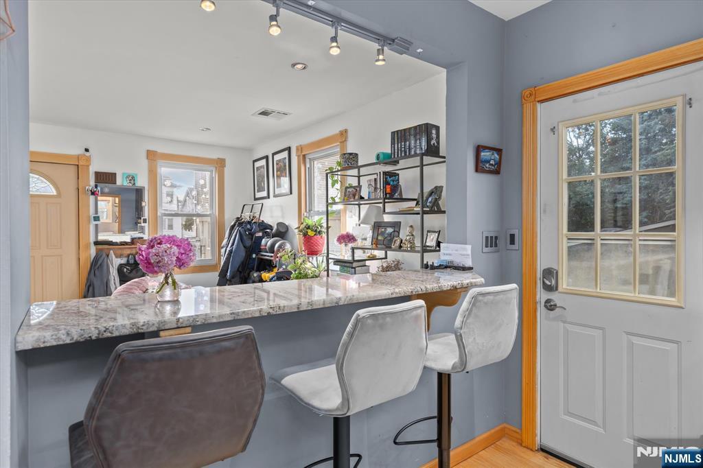 Lyndhurst, New Jersey, 07071, United States, 3 Bedrooms Bedrooms, ,2 BathroomsBathrooms,Residential,For Sale,1945012