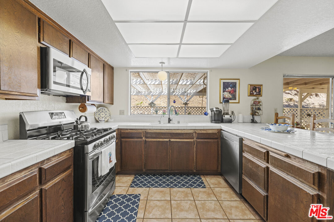 Acton, California, 93510, United States, 4 Bedrooms Bedrooms, ,3 BathroomsBathrooms,Residential,For Sale,1897411